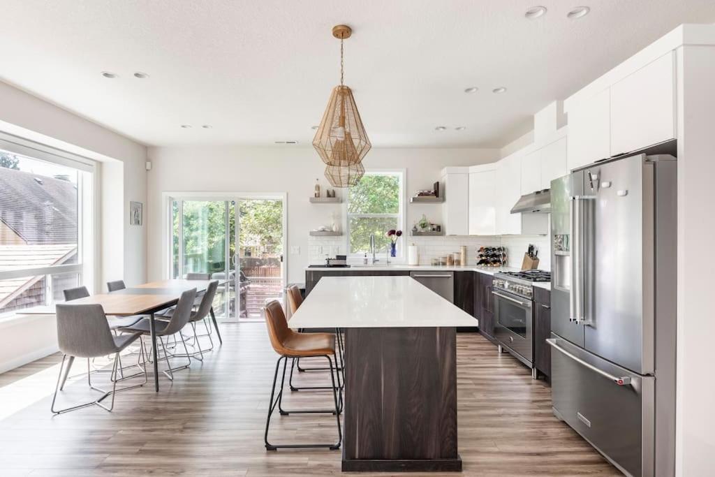 Comfy Family Home, Walkable Neighborhood + Patio! Portland Luaran gambar