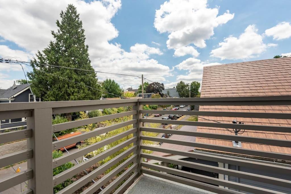 Comfy Family Home, Walkable Neighborhood + Patio! Portland Luaran gambar