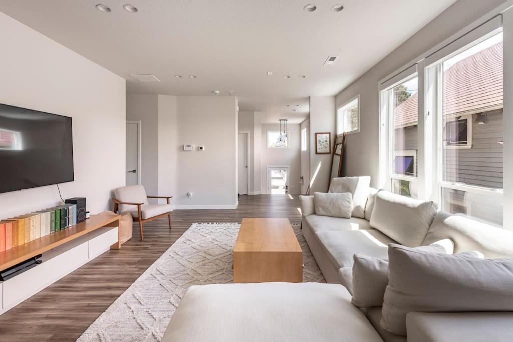 Comfy Family Home, Walkable Neighborhood + Patio! Portland Luaran gambar