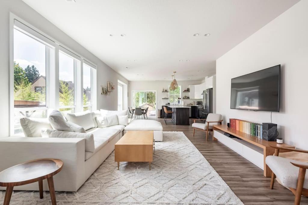 Comfy Family Home, Walkable Neighborhood + Patio! Portland Luaran gambar