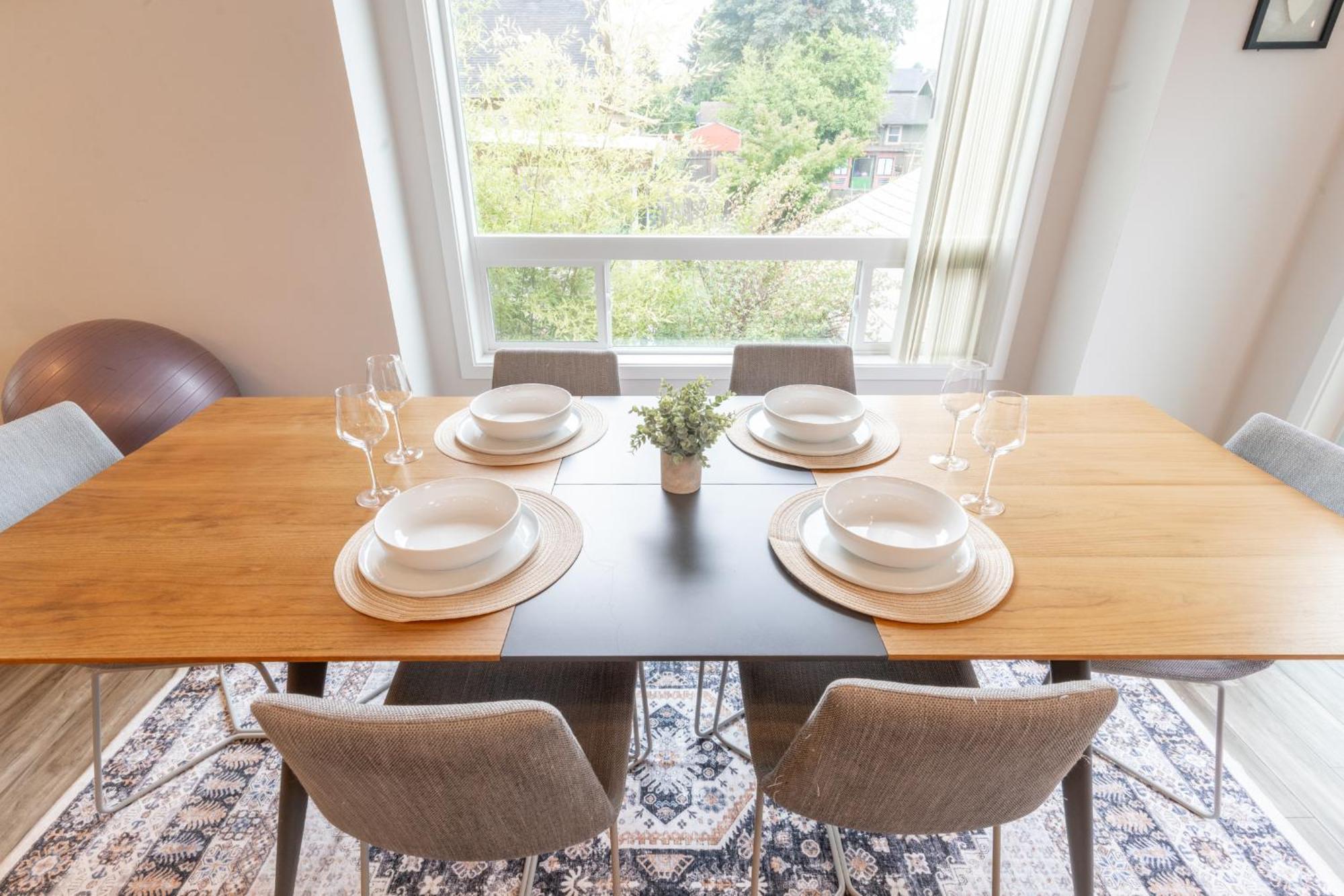 Comfy Family Home, Walkable Neighborhood + Patio! Portland Luaran gambar