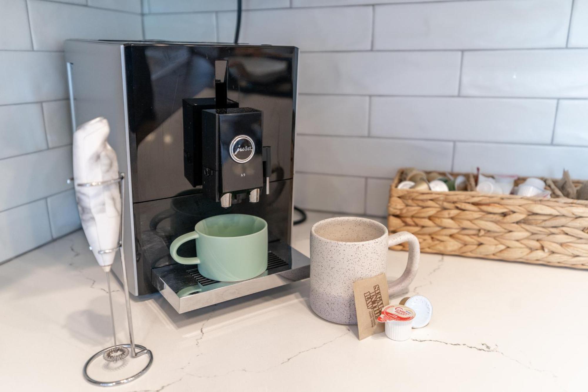 Comfy Family Home, Walkable Neighborhood + Patio! Portland Luaran gambar