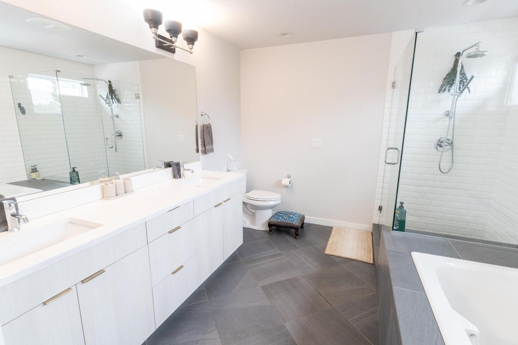 Comfy Family Home, Walkable Neighborhood + Patio! Portland Luaran gambar
